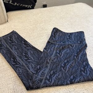 ZYIA Black Leaf Pattern Leggings
